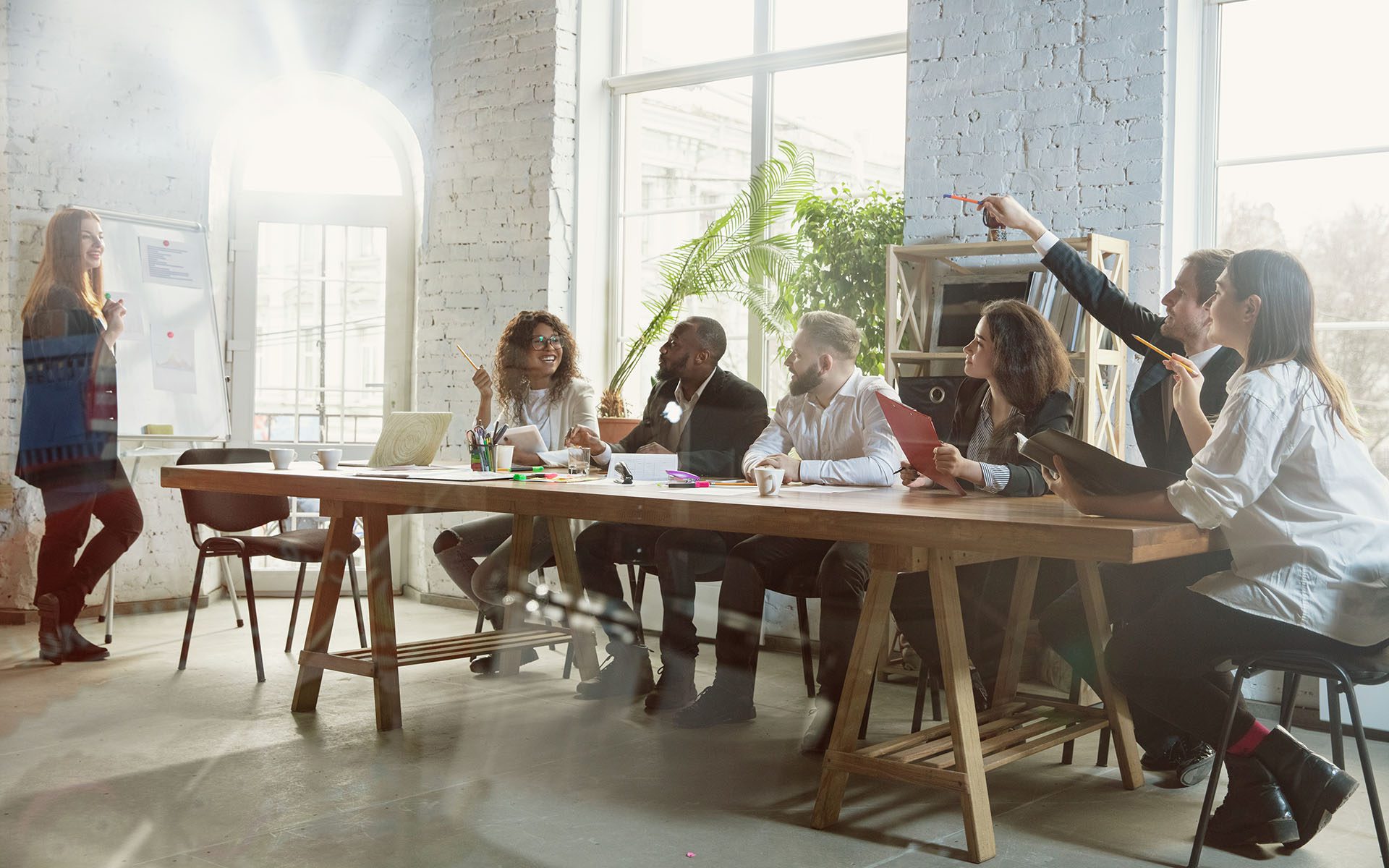 Homepage - Group Of Employees Having Business Meeting In Modern Office